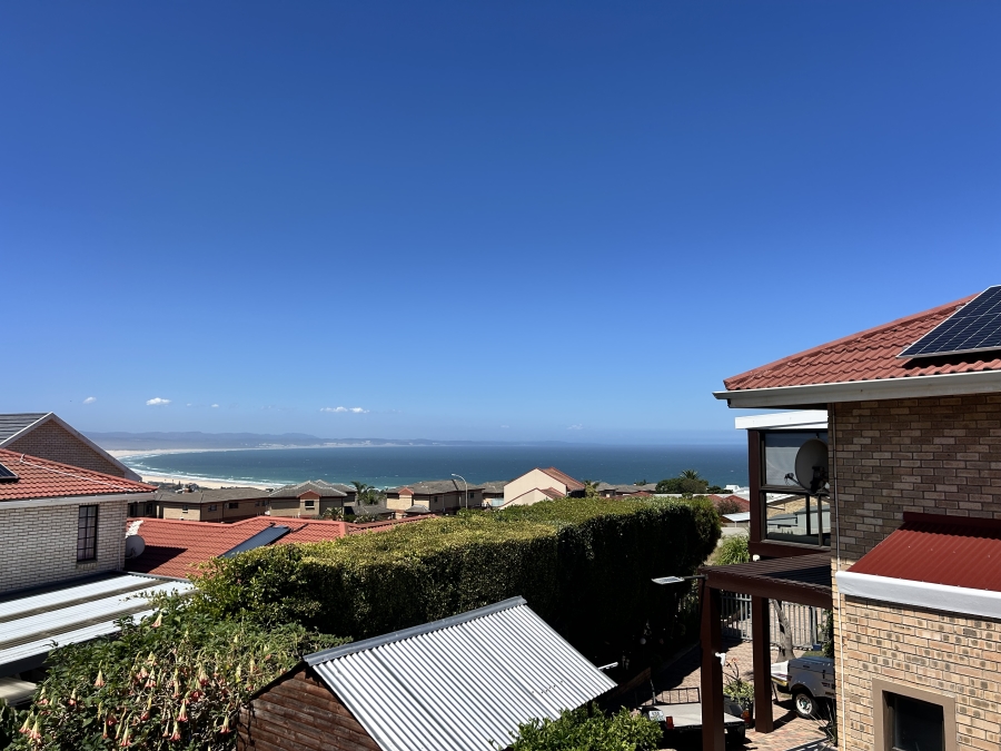 4 Bedroom Property for Sale in Wavecrest Eastern Cape